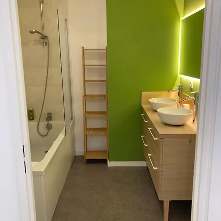 Apartment Elegant T3 Avec Terrasse Plein Sud, Proche Centre